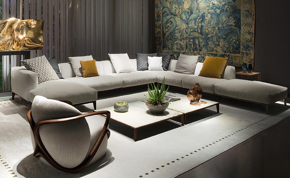 Poltrona HUG e divano ATON Giorgetti